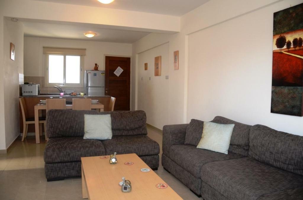 Vanessa 2 Bedroom Apartment Paphos ภายนอก รูปภาพ