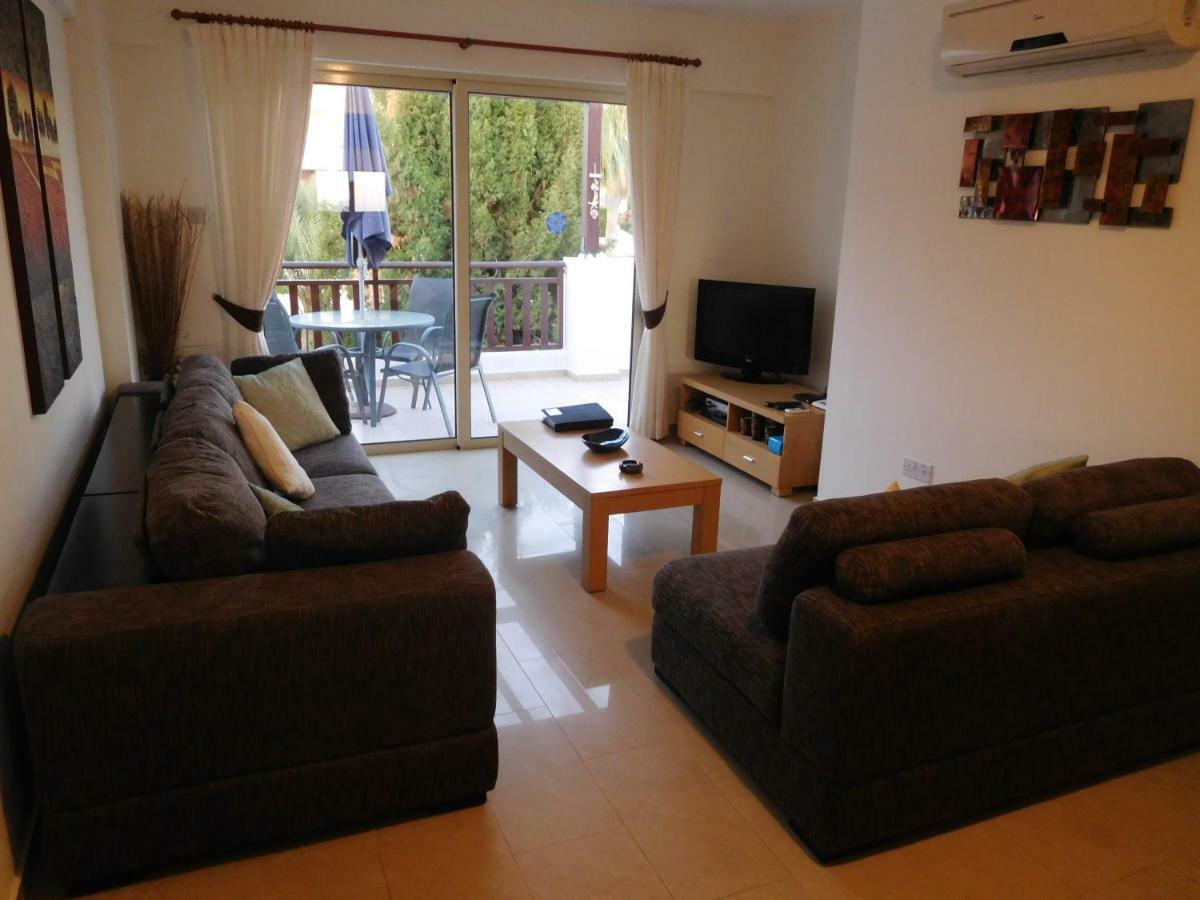 Vanessa 2 Bedroom Apartment Paphos ภายนอก รูปภาพ